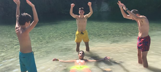 Los infantiles ascienden por el río Aragón. Los infantiles ascienden por el río Aragón.